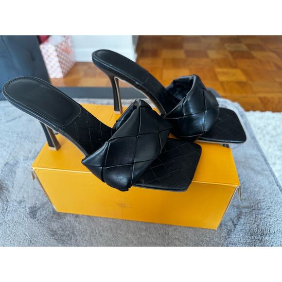 Amazon Shoes - Lido Sandal- Black Padded Quilted Leather Mule Square open front size 8.5